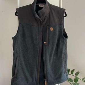 Fjallraven Men’s Buck Fleece Vest, Size M